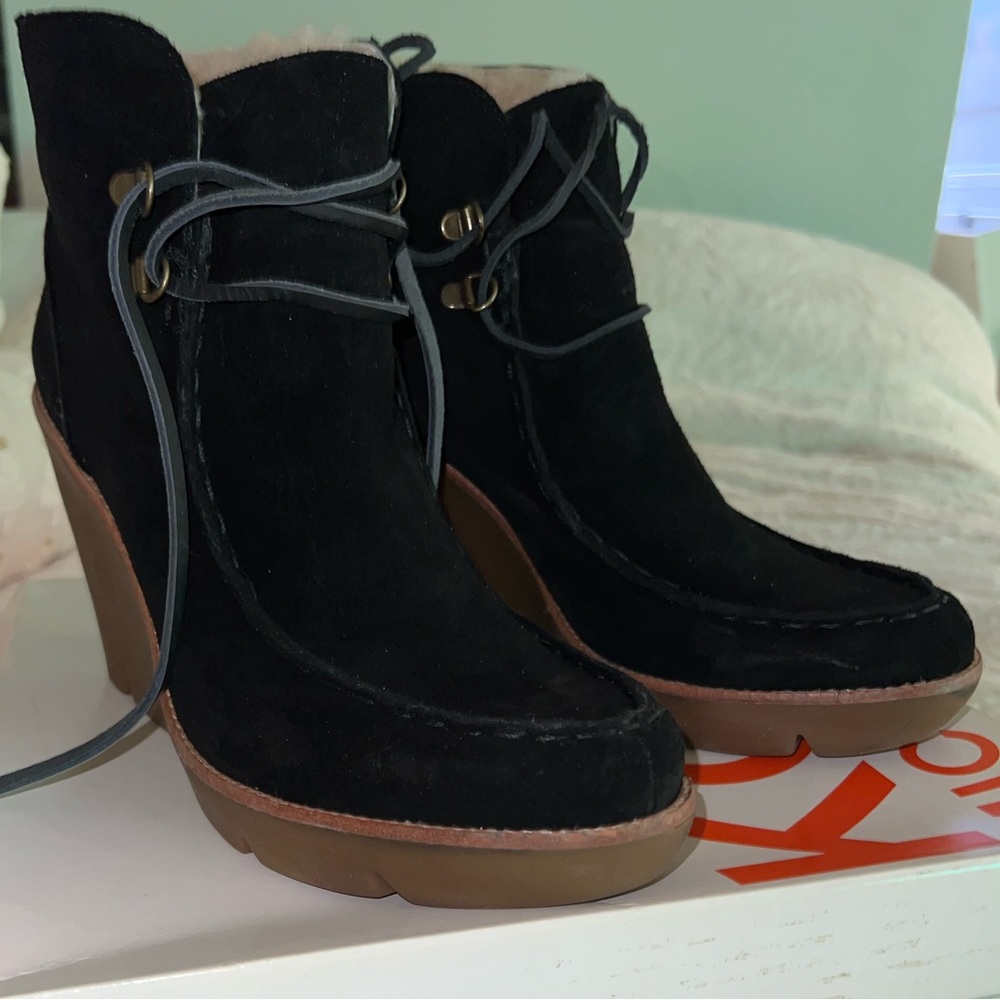 Kors by Michael Kors size 9 black delta sport suede boot